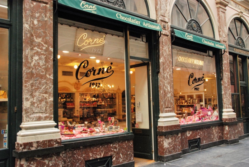 vitrine-LA GARDE-min_chocolate_chocolaterie_shop_luxury_chic_gallery_brussels_belgium-558146