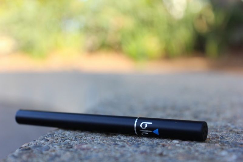 vitrine-LA GARDE-min_e_cigarette_vaping_blu_cigs_blu_electronic_cigarette_tobacco_cigarette_smoke-637061